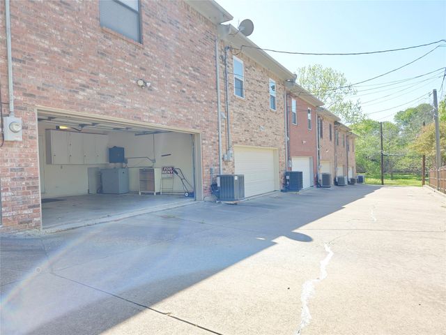 422 W Oak Street, Weatherford, TX 76086