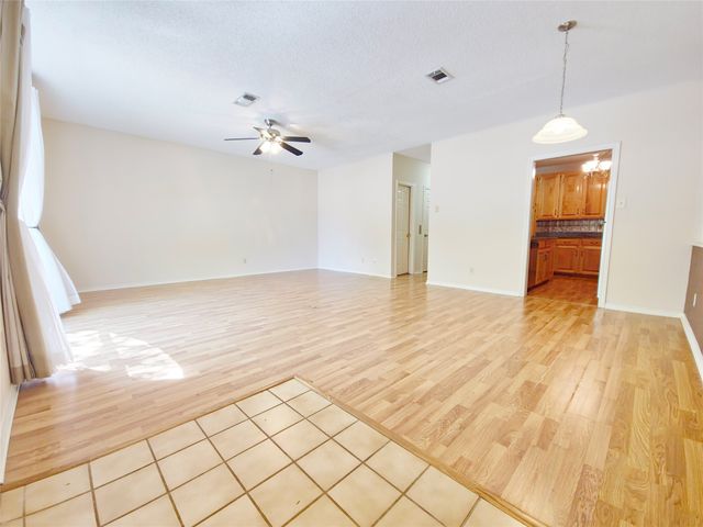 422 W Oak Street, Weatherford, TX 76086