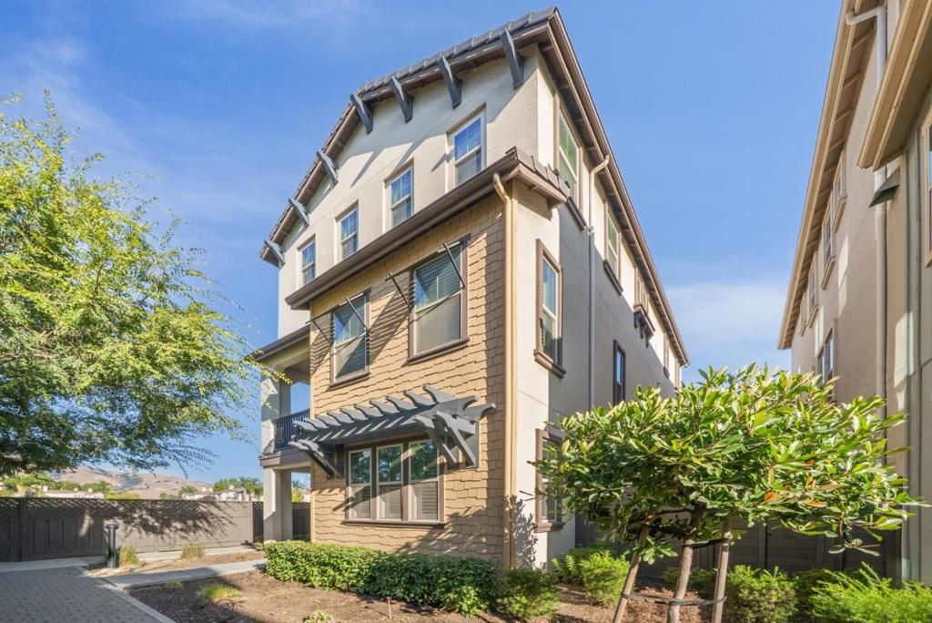 1566 Hidden Creek Lane, Milpitas, CA 95035