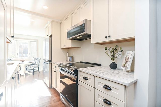 1 Acadia Kimball Rd 1, Amesbury, MA 01913