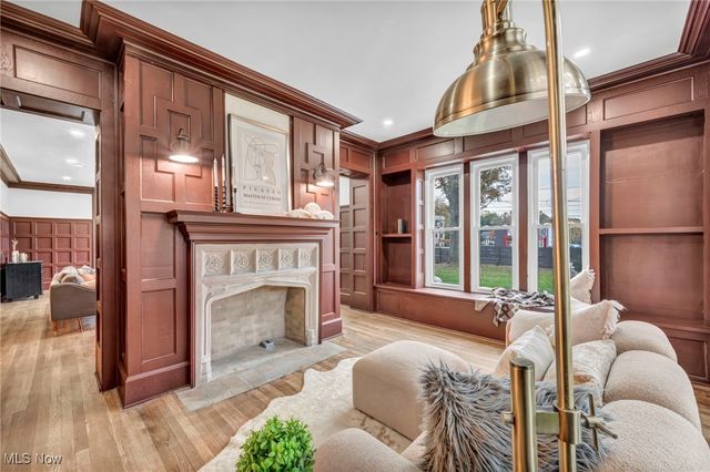 1555 W Market Street, Akron, OH 44313