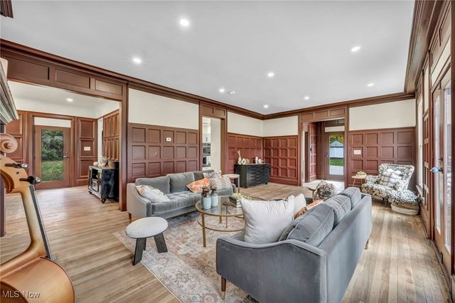 1555 W Market Street, Akron, OH 44313