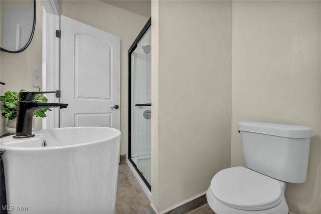 1555 W Market Street, Akron, OH 44313