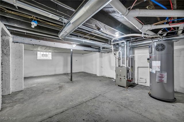 1555 W Market Street, Akron, OH 44313