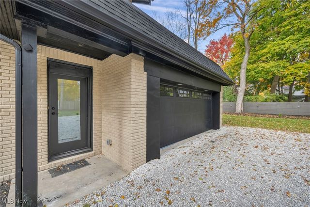 1555 W Market Street, Akron, OH 44313