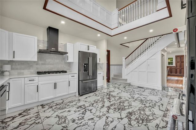 1555 W Market Street, Akron, OH 44313