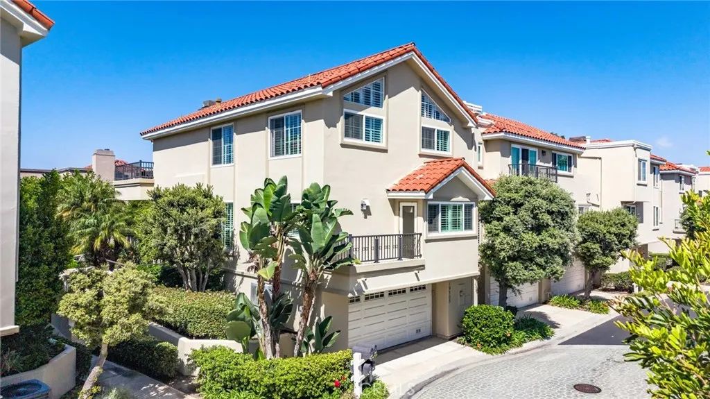 19305 Brooktrail Lane, Huntington Beach, CA 92648