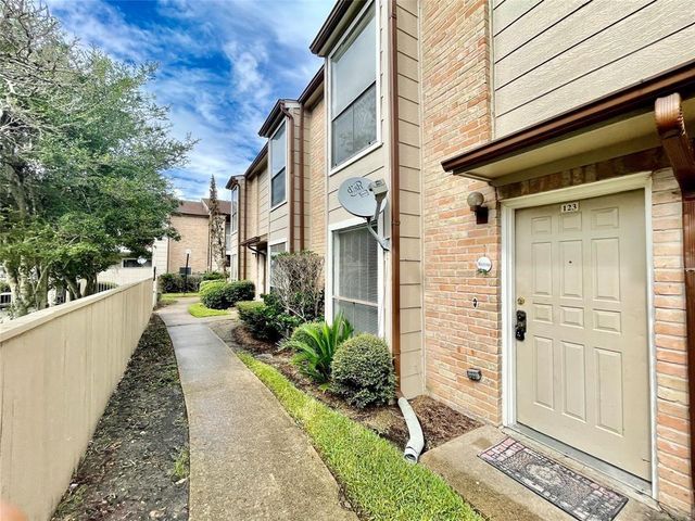 2100 Wilcrest Drive 123, Houston, TX 77042