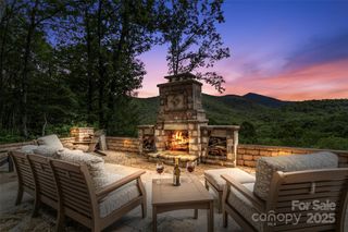 596 N Ridge Runner Road, Burnsville, NC 28714