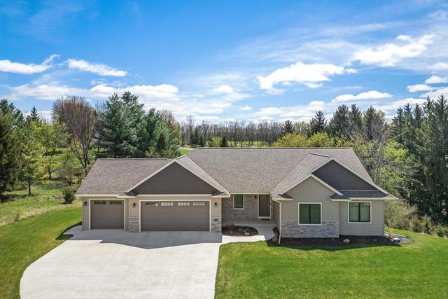 309 Drumlin Loop, Ripon, WI 54971