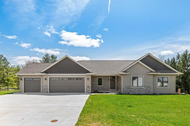 309 Drumlin Loop, Ripon, WI 54971