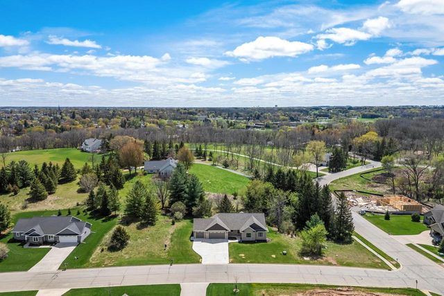 309 Drumlin Loop, Ripon, WI 54971