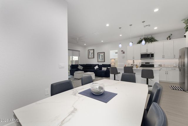 10240 W LONE CACTUS Drive, Peoria, AZ 85382