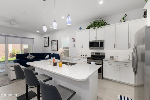 10240 W LONE CACTUS Drive, Peoria, AZ 85382