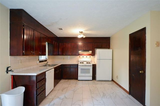 1070 Salisbury Trail, Riverdale, GA 30296