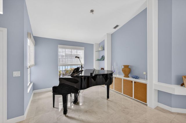 108 Eagleton Lane, Palm Beach Gardens, FL 33418