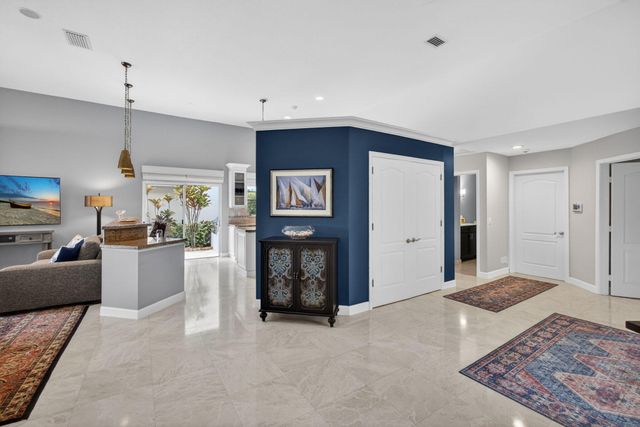 108 Eagleton Lane, Palm Beach Gardens, FL 33418