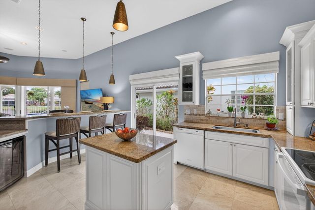 108 Eagleton Lane, Palm Beach Gardens, FL 33418