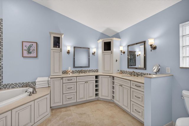108 Eagleton Lane, Palm Beach Gardens, FL 33418