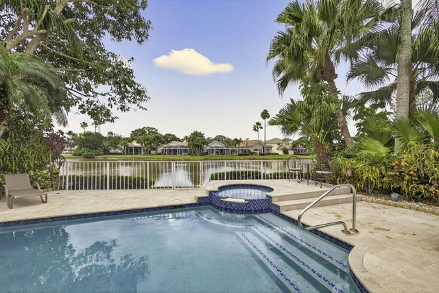 108 Eagleton Lane, Palm Beach Gardens, FL 33418
