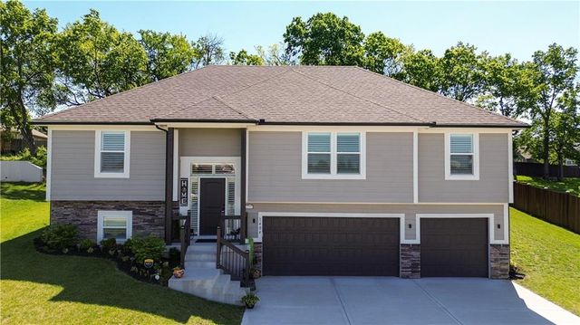1404 NW Maple Drive, Grain Valley, MO 64029