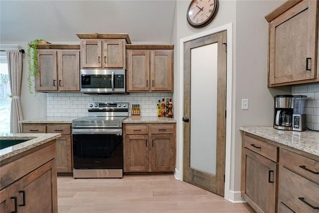1404 NW Maple Drive, Grain Valley, MO 64029