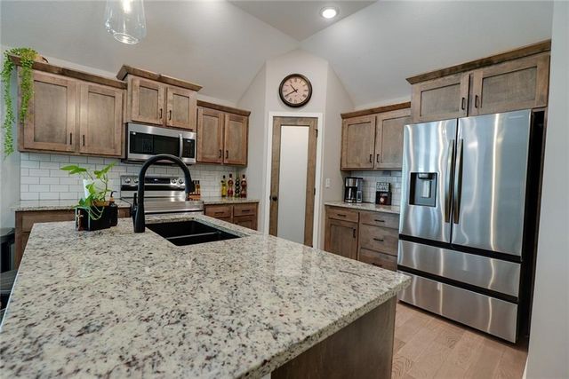 1404 NW Maple Drive, Grain Valley, MO 64029