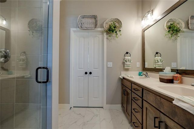 1404 NW Maple Drive, Grain Valley, MO 64029