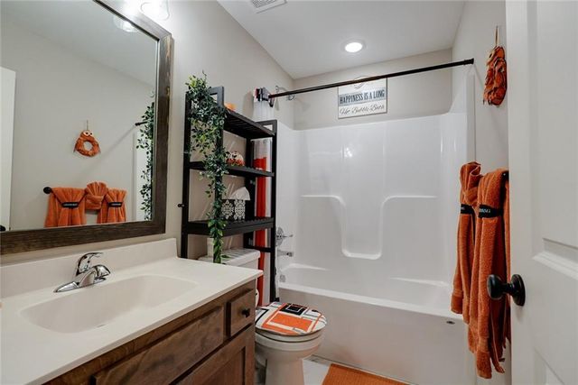 1404 NW Maple Drive, Grain Valley, MO 64029