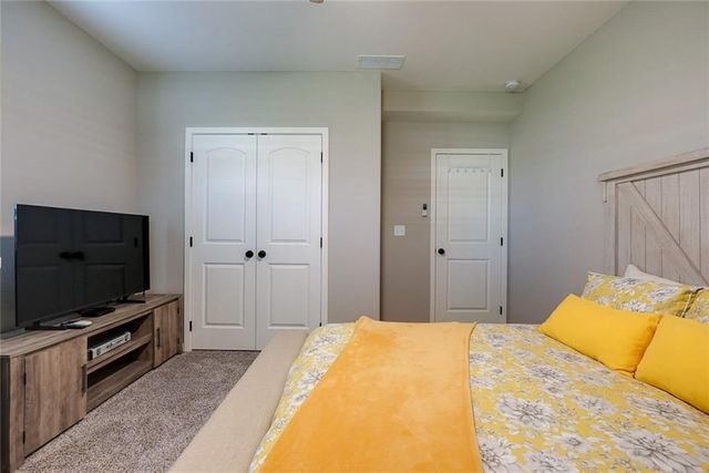 1404 NW Maple Drive, Grain Valley, MO 64029