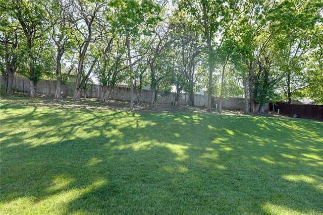 1404 NW Maple Drive, Grain Valley, MO 64029