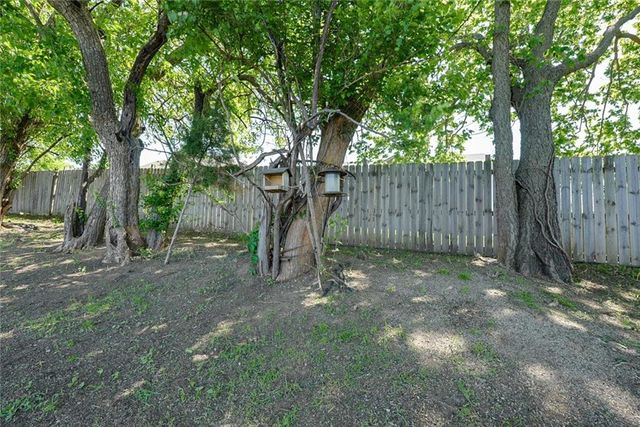1404 NW Maple Drive, Grain Valley, MO 64029
