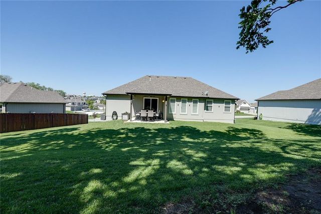 1404 NW Maple Drive, Grain Valley, MO 64029