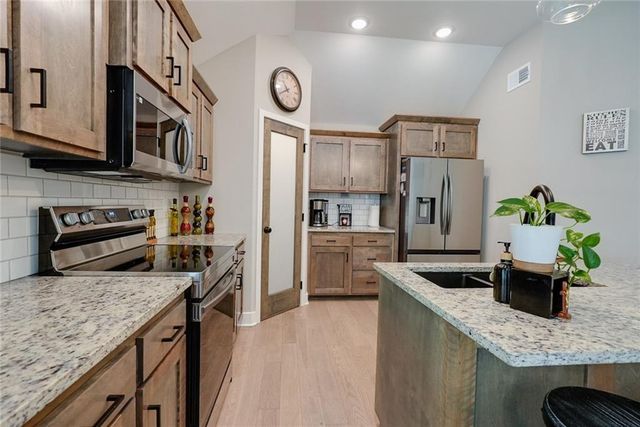 1404 NW Maple Drive, Grain Valley, MO 64029