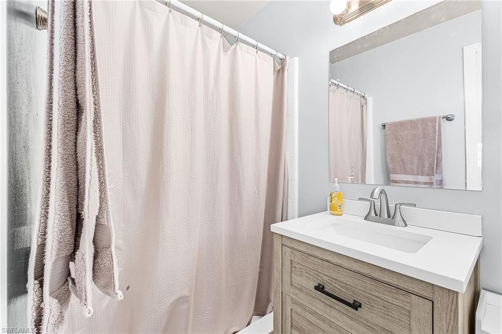 Image 17 of property listing at 3018 SE 17th PL, Cape Coral, FL 33904