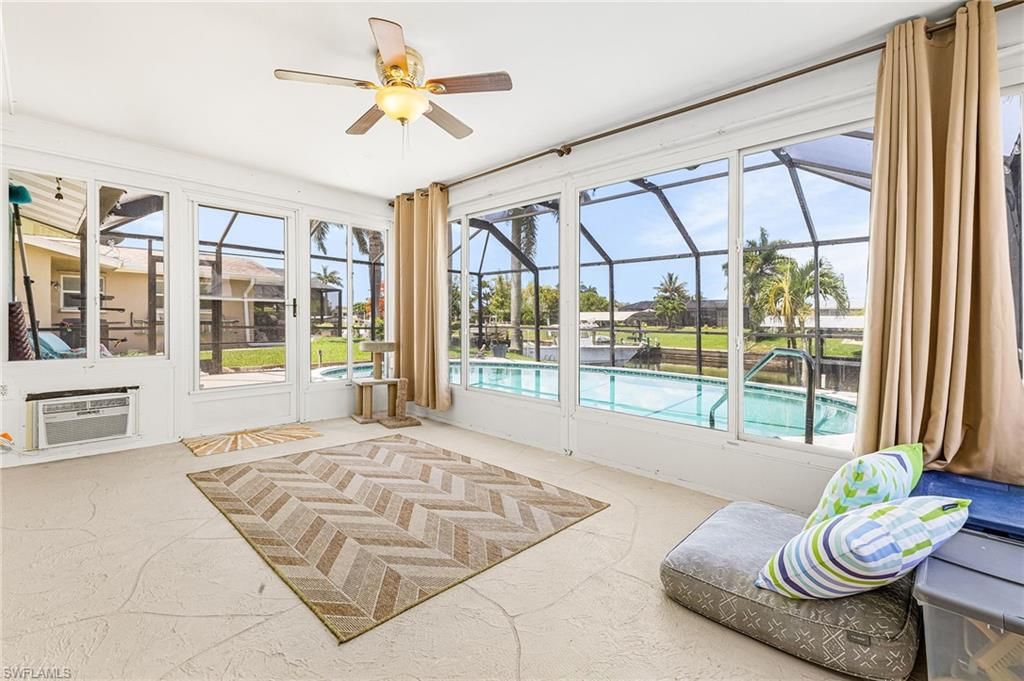 Image 18 of property listing at 3018 SE 17th PL, Cape Coral, FL 33904