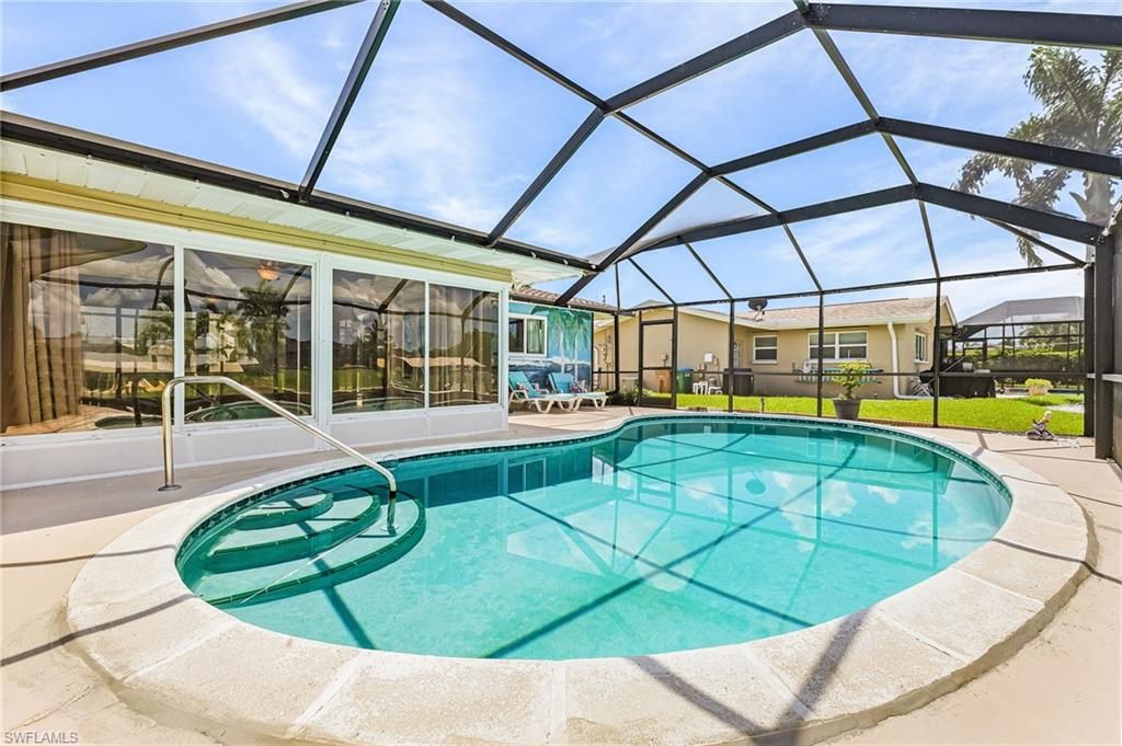 Image 20 of property listing at 3018 SE 17th PL, Cape Coral, FL 33904
