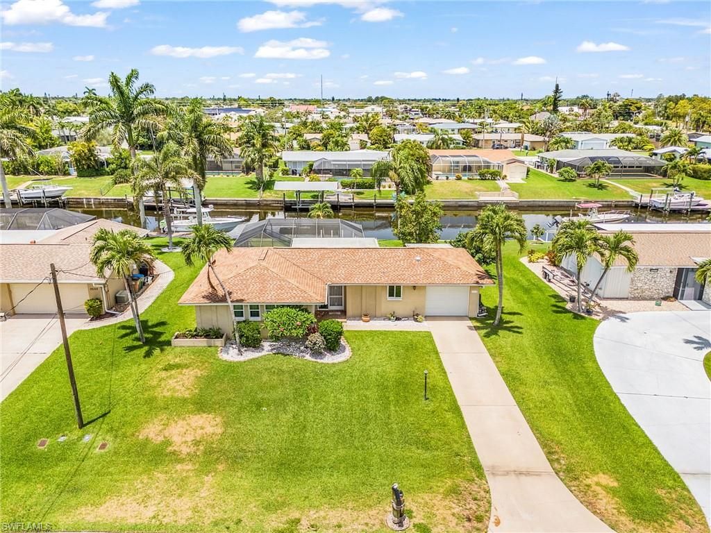 Image 23 of property listing at 3018 SE 17th PL, Cape Coral, FL 33904