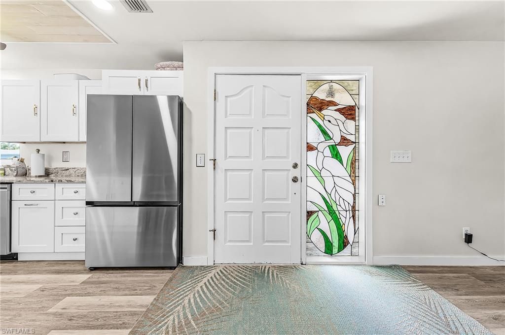 Image 8 of property listing at 3018 SE 17th PL, Cape Coral, FL 33904