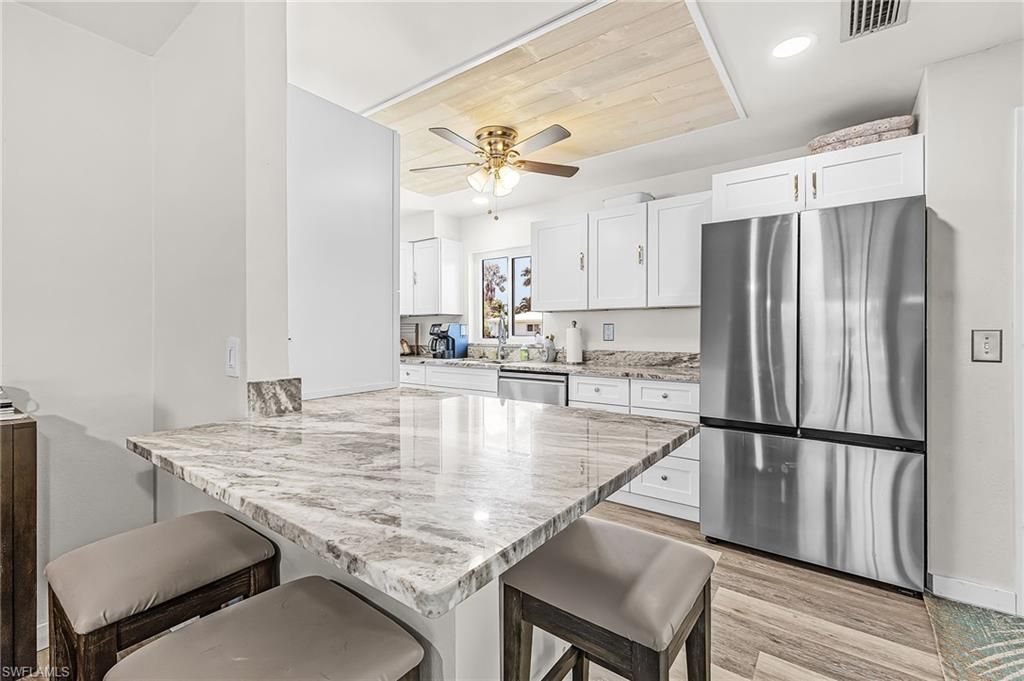 Image 9 of property listing at 3018 SE 17th PL, Cape Coral, FL 33904