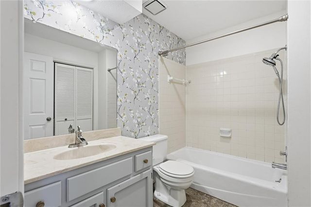 410 NE Corsicana Street, Lee's Summit, MO 64086