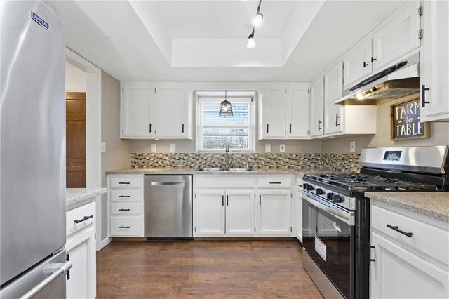 410 NE Corsicana Street, Lee's Summit, MO 64086