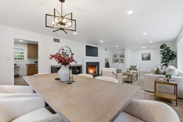 894 Larch Ln, Sacramento, CA 95864