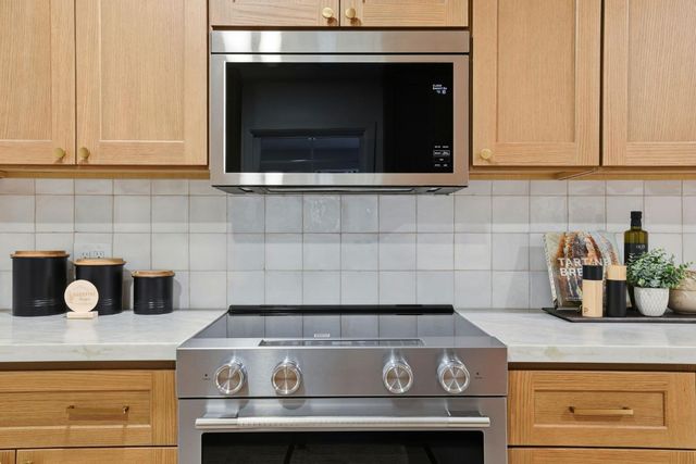 894 Larch Ln, Sacramento, CA 95864