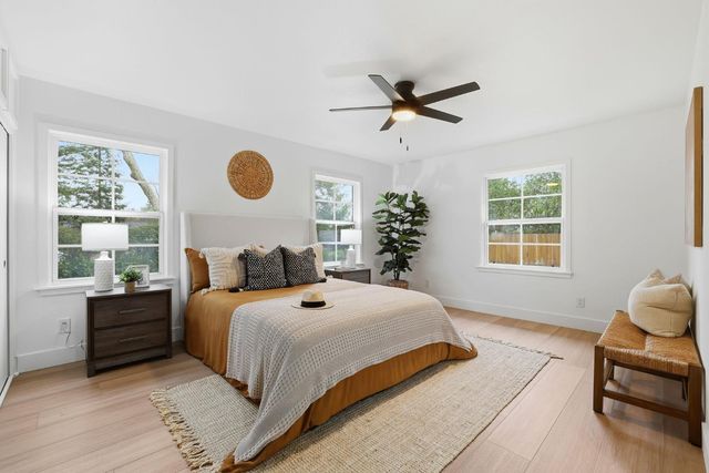 894 Larch Ln, Sacramento, CA 95864