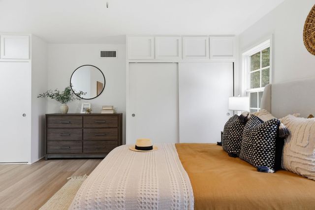 894 Larch Ln, Sacramento, CA 95864