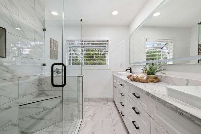 894 Larch Ln, Sacramento, CA 95864