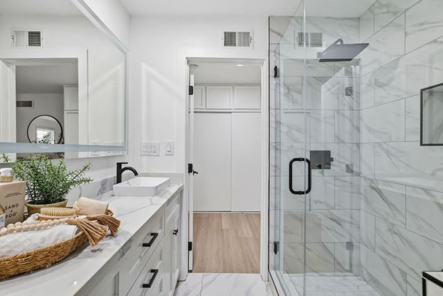 894 Larch Ln, Sacramento, CA 95864