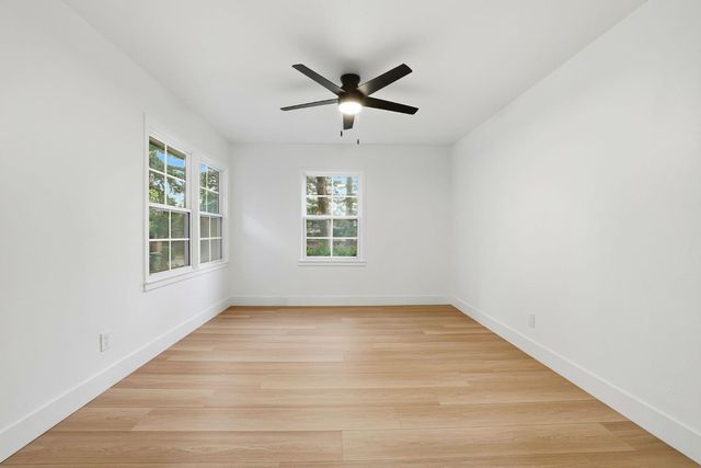 894 Larch Ln, Sacramento, CA 95864