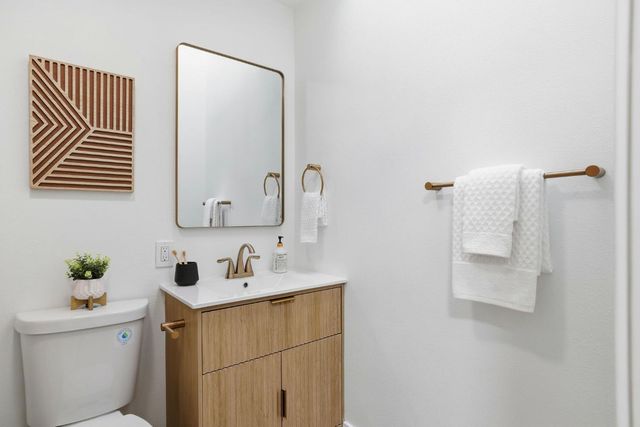 894 Larch Ln, Sacramento, CA 95864